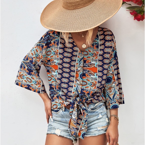 TIE-HEM V-NECK THREE-QUARTER SLEEVE BLOUSE - Picture 2 of 3